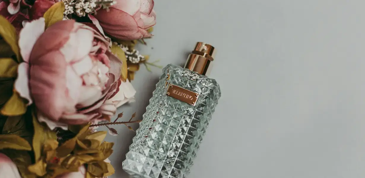 Parfümün Büyülü Dünyası Kokunun Gücü ve Doğru Parfüm Seçimi İçin Bilmeniz Gerekenler