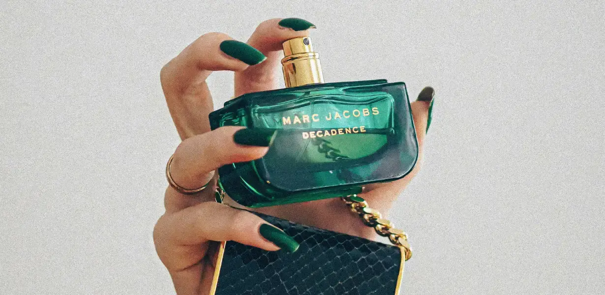 Erkek Parfüm ve Kadın Parfüm Seçimi Nasıl Yapılmalı Kalıcı ve Doğru Koku Rehberi