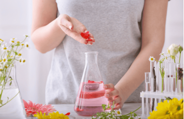 Evde Parfüm Yapımı: Kendi Kokunu Yaratmanın Püf Noktaları